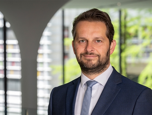 LATEN WE GIGANTISCH ZUINIG ZIJN OP ONDERNEMERS