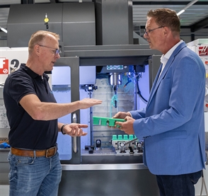 KUNSTSTOF MET KARAKTER EN KENNIS